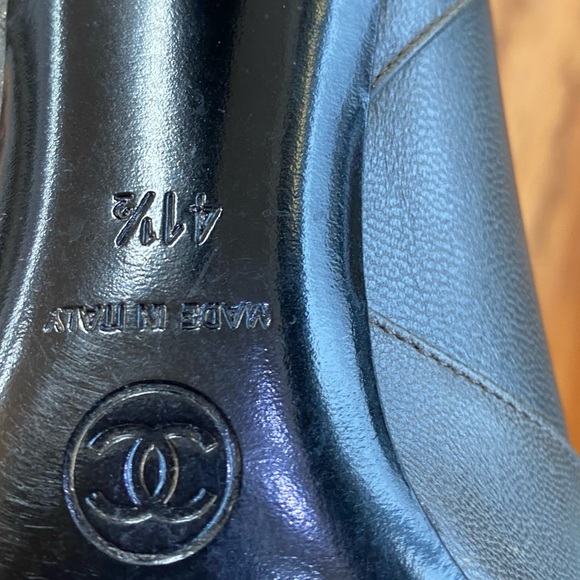 These Authentic Chanel booties are so gorgeous. The gray and black make them 😍 - Picture 4 of 11